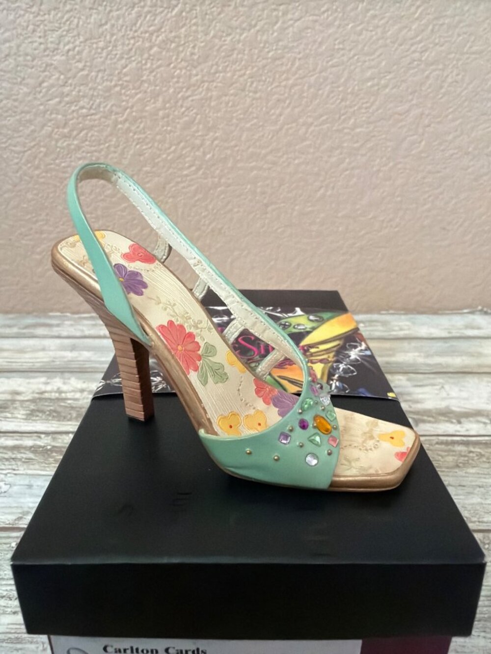 2006 Just the Right Shoe Raine Carlton Cards "Intrigue" in Mint Green #25254 NEW - Picture 6 of 13